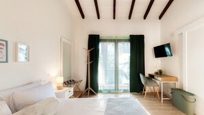 A modern bedroom with a bed, a desk, a chair, and a TV. - Florida Ascona Rooms (Ascona)