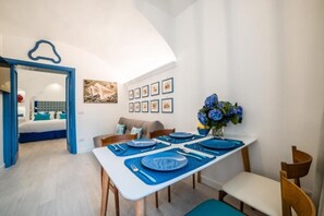 Dining - Day Dream Sorrento - Your charming retreat in the heart of the city (Sorrento)