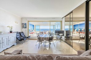 Apartment | Interior - Bright Apartment With Terrace and Sea View (Cannes)