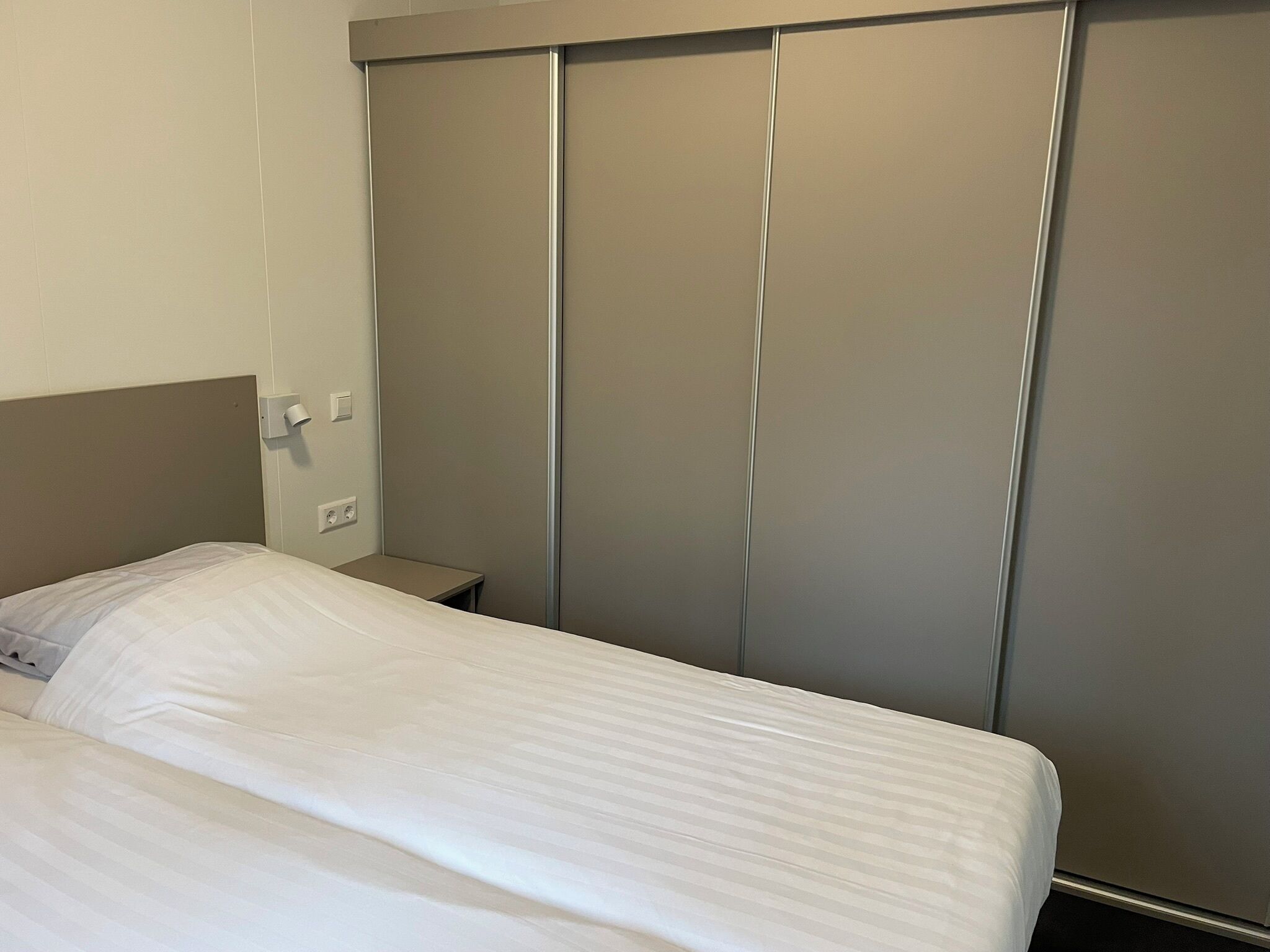 3 bedrooms, bed sheets