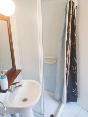 스튜디오, 산 전망 | 욕실