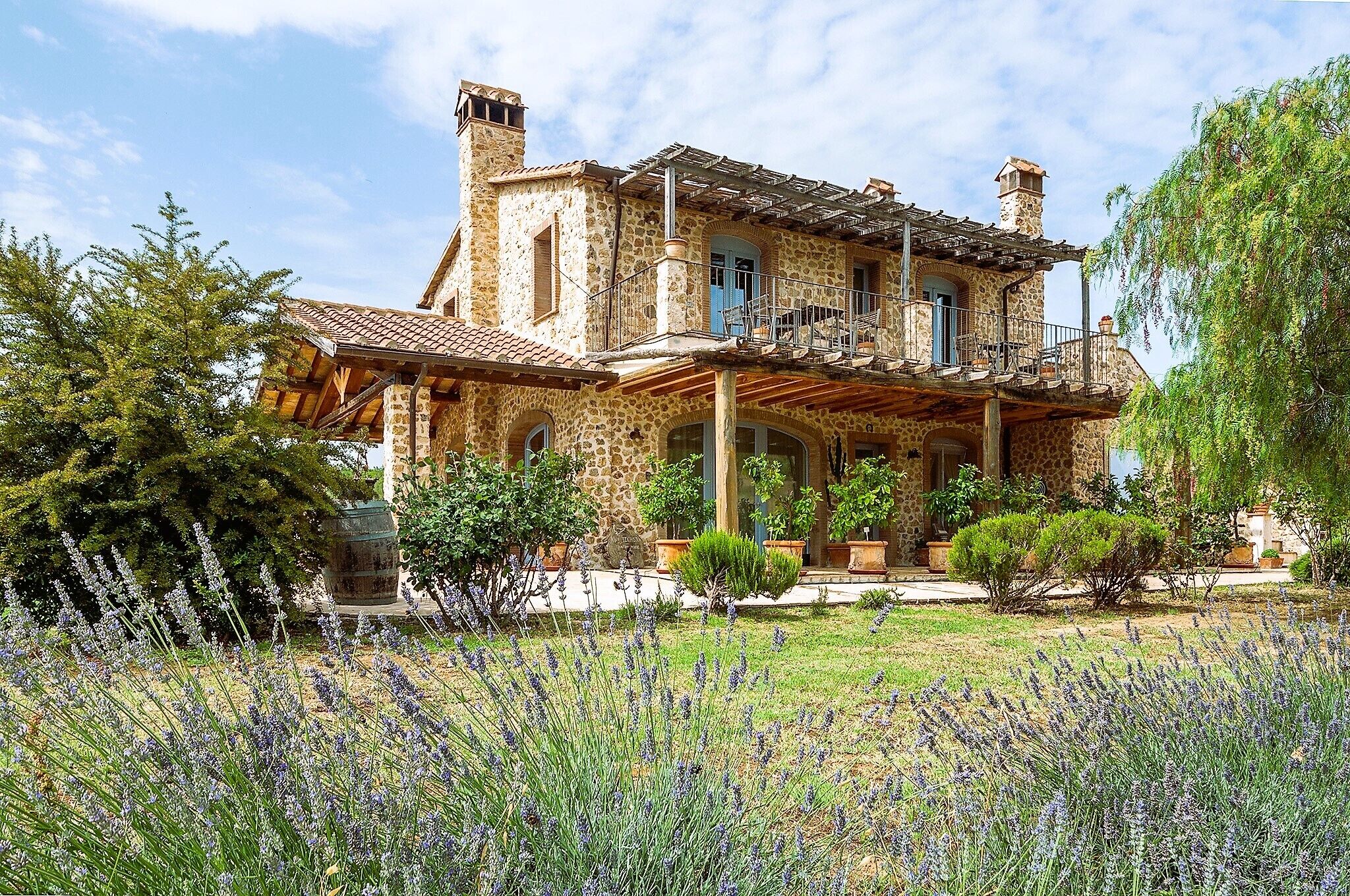 Villa, balkong, hageutsikt | Fasade