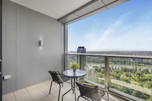 Apartment | Balcony - Stylish 1-bed Apartment in Brisbane CBD (Brisbane)