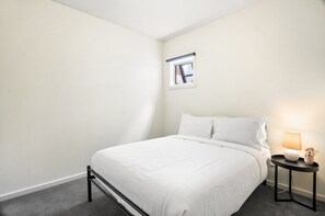 Apartment - Bright 2-bed Flat With Balcony in Kensington (Melbourne)