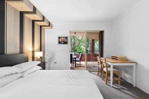 Bright Marrickville Flat With Balcony & Parking