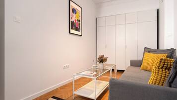 Apartment, Balcony, Courtyard View | Living area