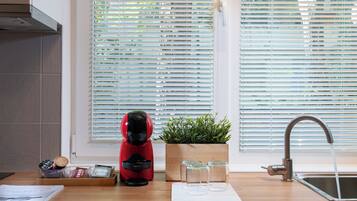 Apartment, Balkon, Blick auf den Innenhof | Eigene Küche