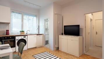 Apartment, Balkon, Blick auf den Innenhof | Wohnbereich