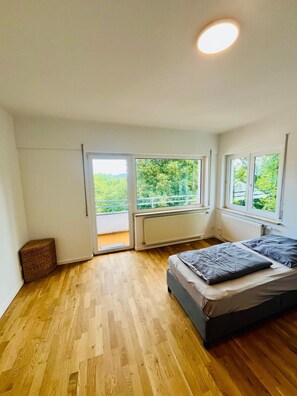 3 Schlafzimmer, Bügeleisen/Bügelbrett, WLAN, Bettwäsche