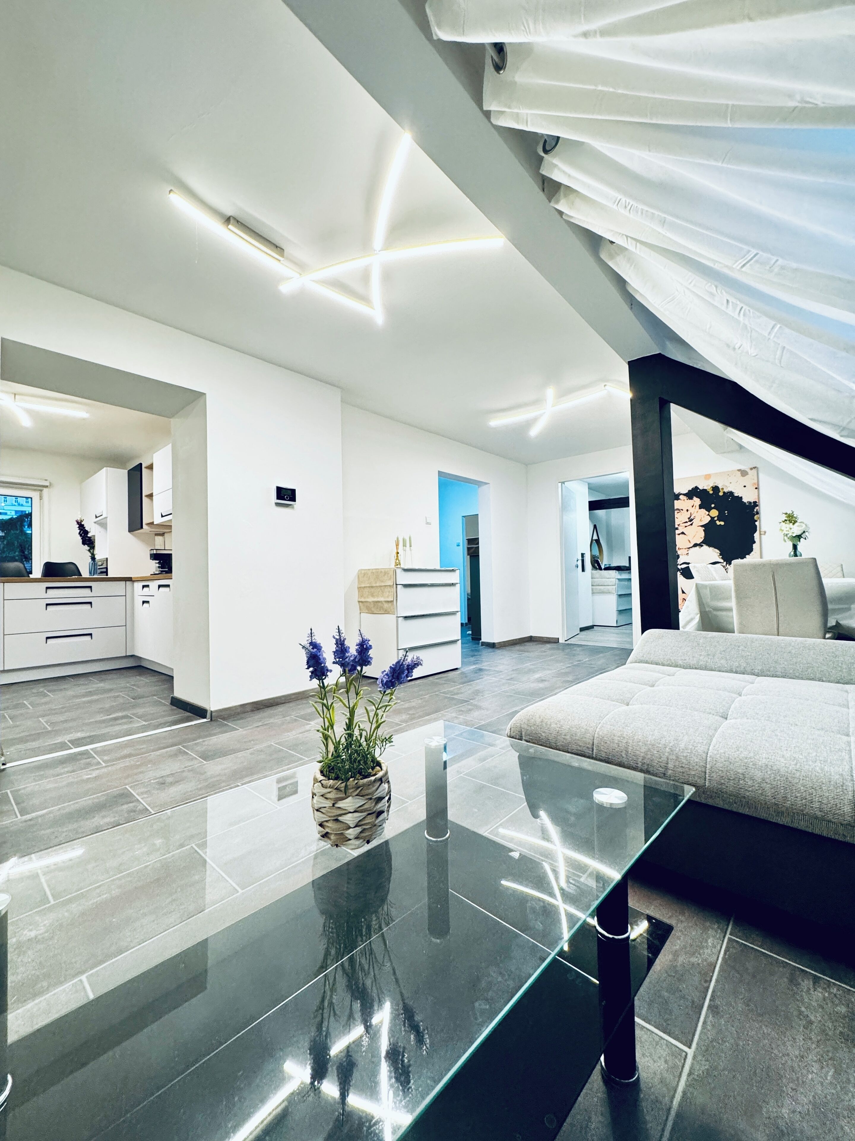 ベーシック アパートメント | リビングルーム