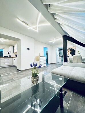 Eenvoudig appartement | Woonkamer