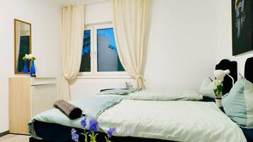 Basic Apartment | Iron/ironing board