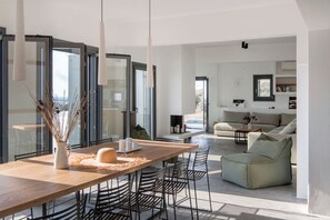 Interior - Villa Ela - Family gathering (Santa Maria)