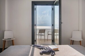 7 bedrooms, desk, iron/ironing board, travel crib