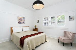 2 bedrooms, iron/ironing board, WiFi, bed sheets - Mosman Bay - ROSE2 - Rose Crescent - Art Deco Mosman Bay home (Mosman)