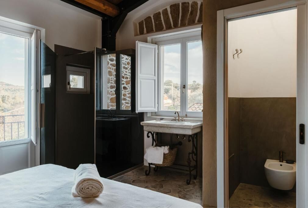 Dusche, Bademäntel, Hausschuhe