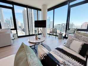 Smart TV - Fabulous 2b2b home in the central CBD (Sydney)