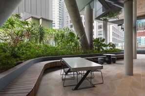 تناول الطعام بالخارج