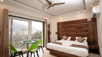 Deluxe Room | Premium bedding, soundproofing, free WiFi, bed sheets