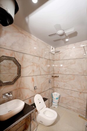 City Room, 1 King Bed, City View | Bathroom | Shower, free toiletries, towels, soap - Hotel Silver Inn by PENTAURA (Rishikesh)