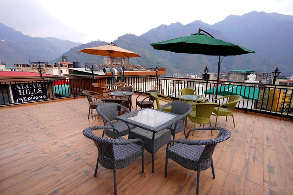 Rooftop terrace - Hotel Silver Inn by PENTAURA (Rishikesh)