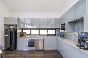 Apartment | Private kitchen - Fun for Families: Location, Cinema, Games, Wifi (Perth)