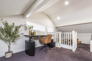 Apartment | Living room - Fun for Families: Location, Cinema, Games, Wifi (Perth)