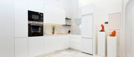 3 عدّة غرف نوم وخدمة الإنترنت