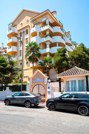 Apartment - Amazing 3BD apt and Pool in Marbella Se or o de Aloha (Marbella)