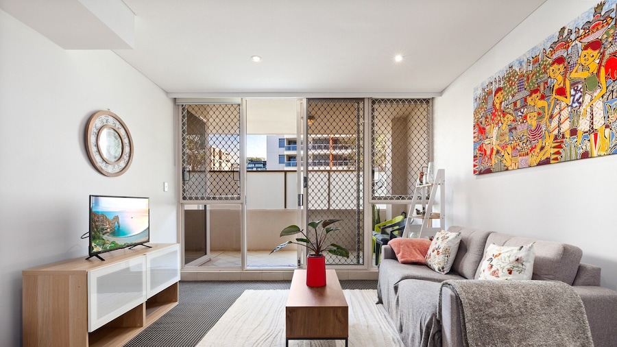 Inner-city Stay With Pool and Gym Access