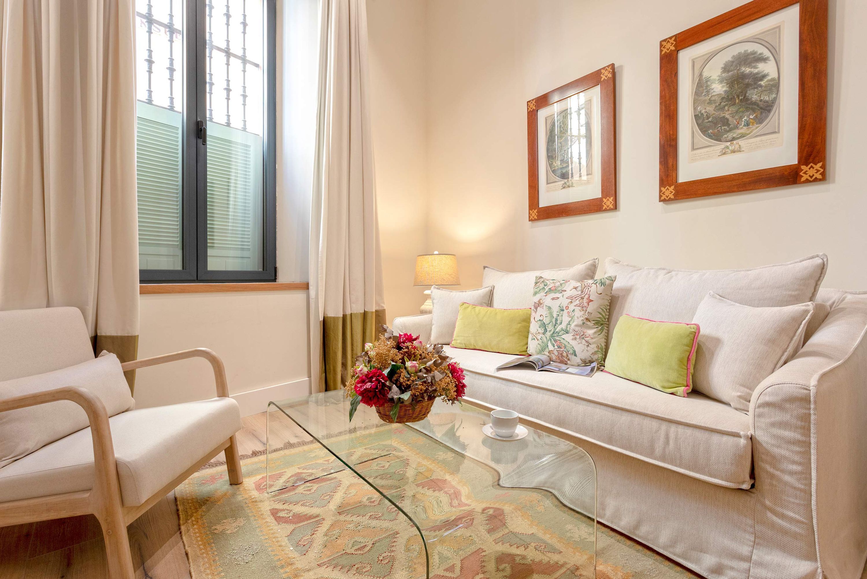 2 عدّة غرف نوم وخدمة الإنترنت