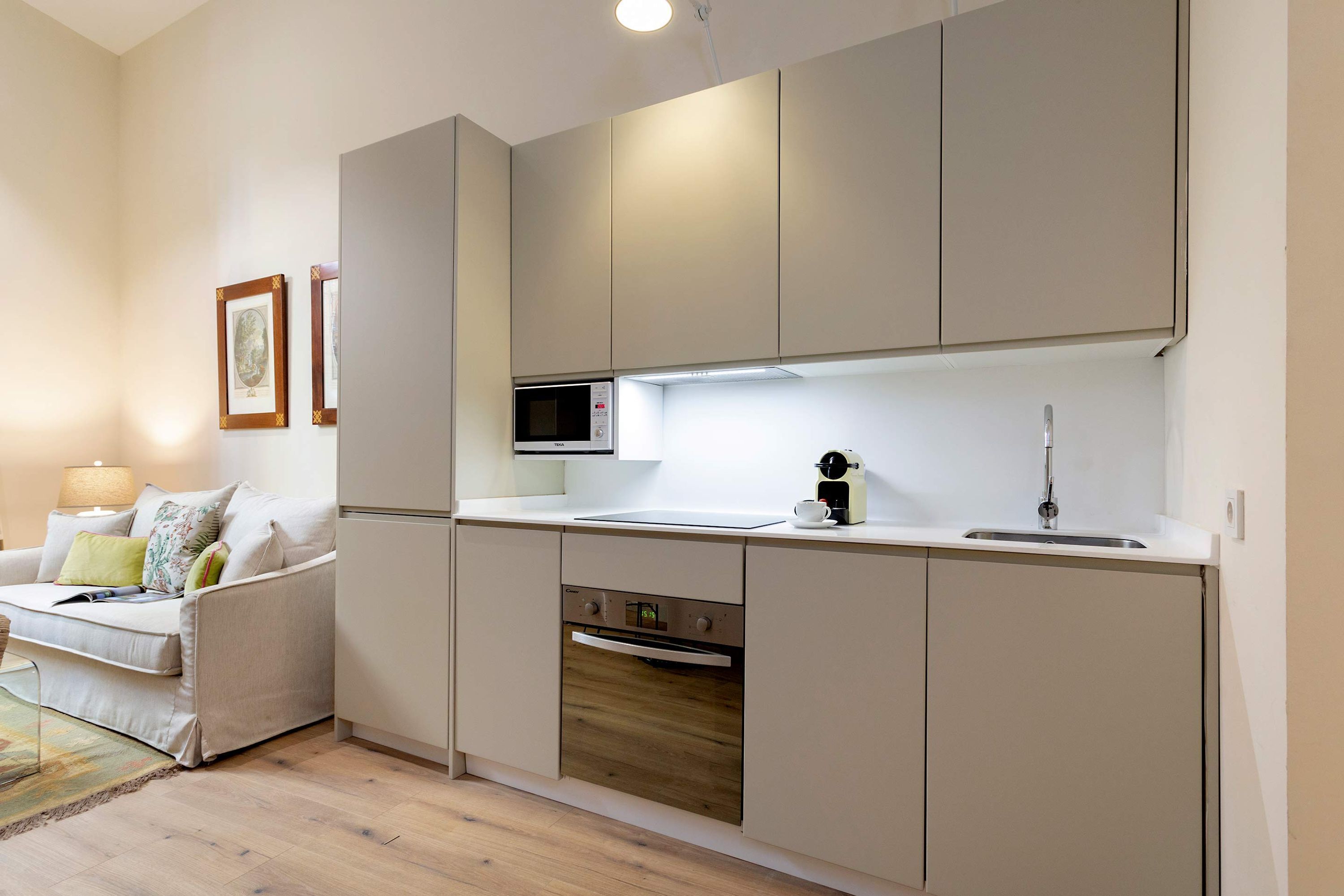 2 عدّة غرف نوم وخدمة الإنترنت