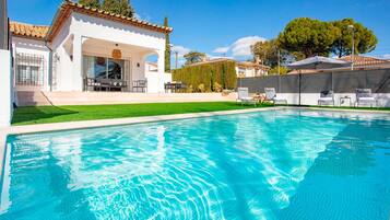 Villa | 4 bedrooms, Internet