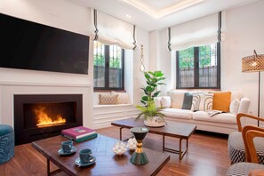 4 عدّة غرف نوم وخدمة الإنترنت