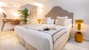 A modern bedroom with a large bed, a desk, and a chair. - Cozy 3BD Duplex in Seville Center Gran Poder II (Seville)