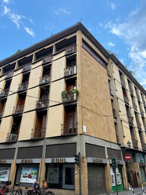 House - Central 3BD Apartment Near Teatro Verdi (Florence)