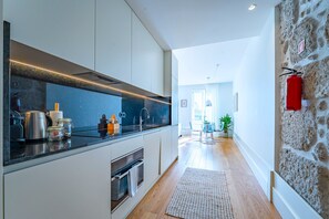Fridge, microwave, oven, dishwasher - Nomad's Lux - 1BDR The Secret Corner (Oporto)