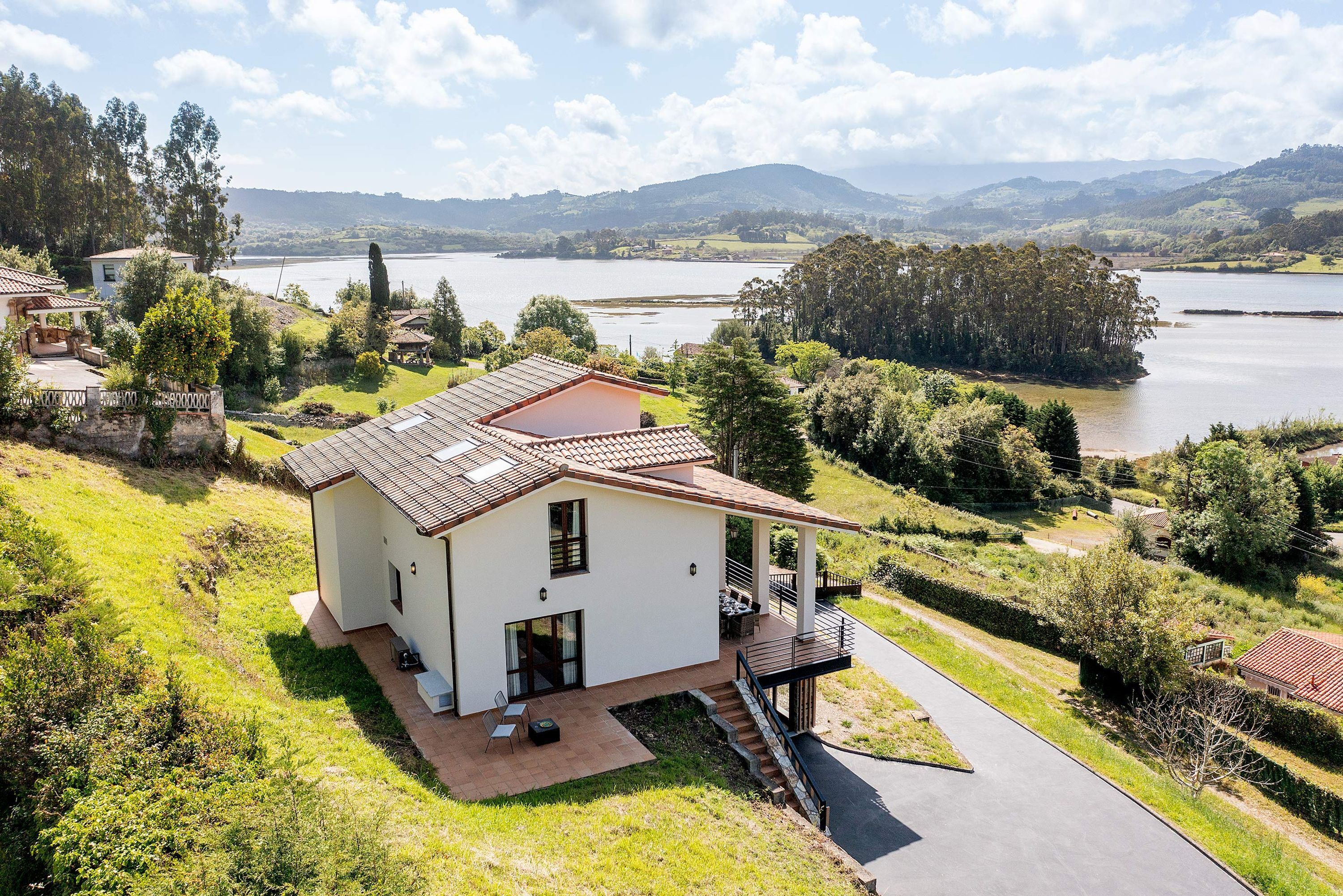 บ้านพัก | 5 ห้องนอน