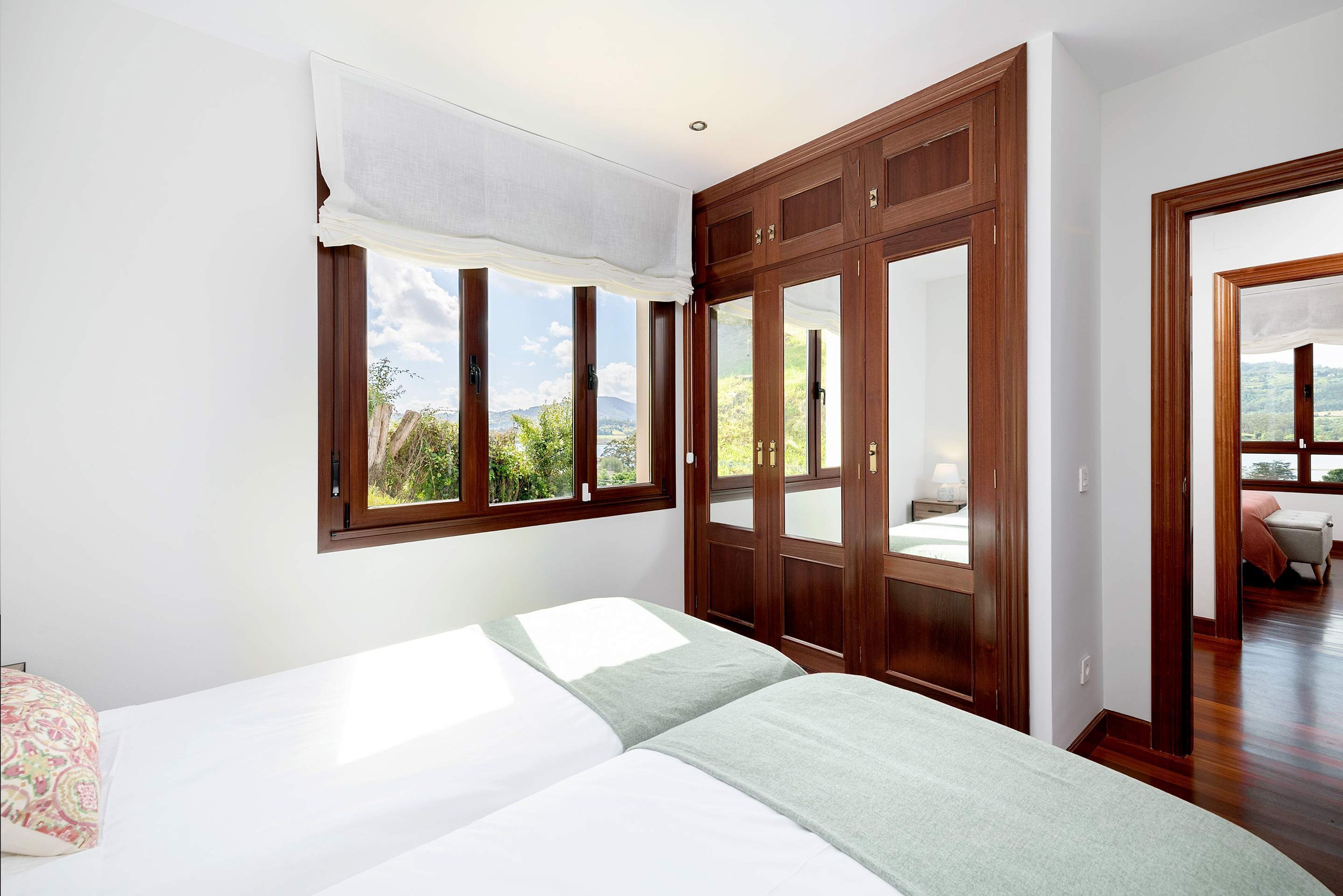 บ้านพัก | 5 ห้องนอน