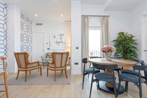 Apartment - Exclusive 3-bedroom Apartment in Seville Teodosio I (Seville)