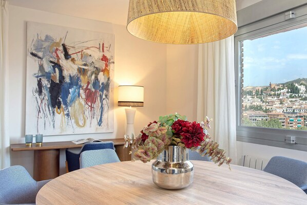 Apartment | 4 bedrooms, Internet - Bright Apartment With Parking in Granada Gongora (Granada)