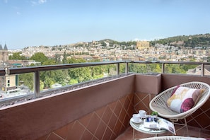 Apartment | 4 bedrooms, Internet - Bright Apartment With Parking in Granada Gongora (Granada)