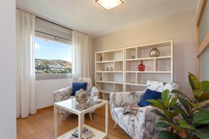 Apartment - Bright Apartment With Parking in Granada Gongora (Granada)