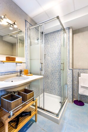 Apartemen | 3 kamar tidur dan internet