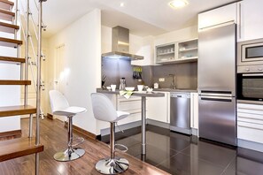 Apartemen | 3 kamar tidur dan internet