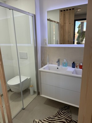 Apartment, 2 Schlafzimmer, barrierefrei, Raucher | Badezimmer
