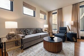 Room - 2Br Rare Find! Rooftop w/ Skyline Views the Mayfair (New Orleans)