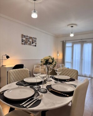 Dining - The Hide• 2BR • London Bridge • Corporate Ready (City of London)