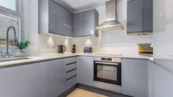 Apartemen Kota, Beberapa Tempat Tidur, Bebas Asap Rokok, pemandangan kota | Dapur pribadi | Mesin espresso, mesin pembuat kopi/teh, dan ketel listrik