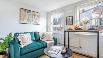 City Apartment, Multiple Beds, Non Smoking, City View | Living area | 40-inch Smart TV with satellite channels